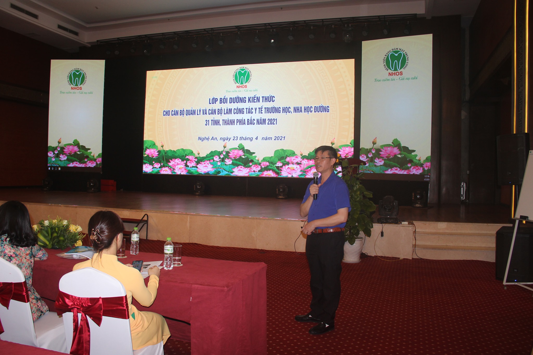 Các đại biểu trình bày báo cáo tham luận tại buổi tập huấn